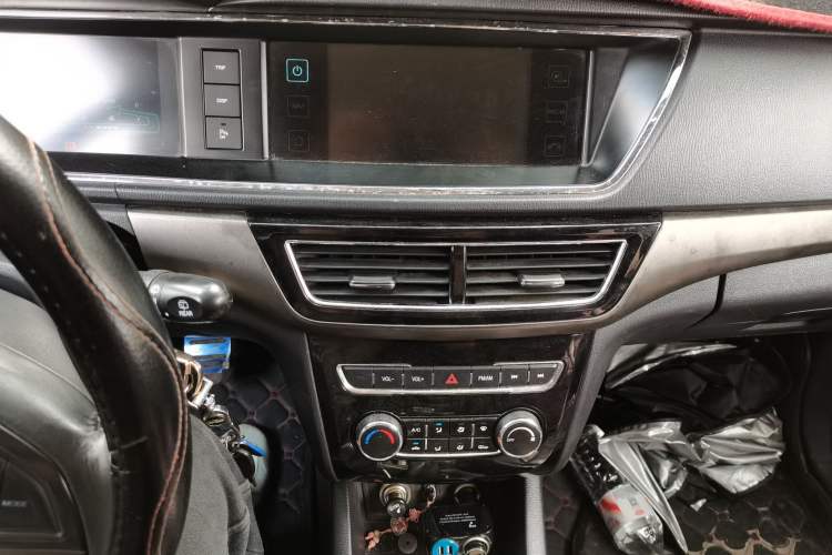 Used CHANGAN KAICHENG Oushang A600 2016 1.5L Manual Luxury 7-Seater Audio And AC Panel