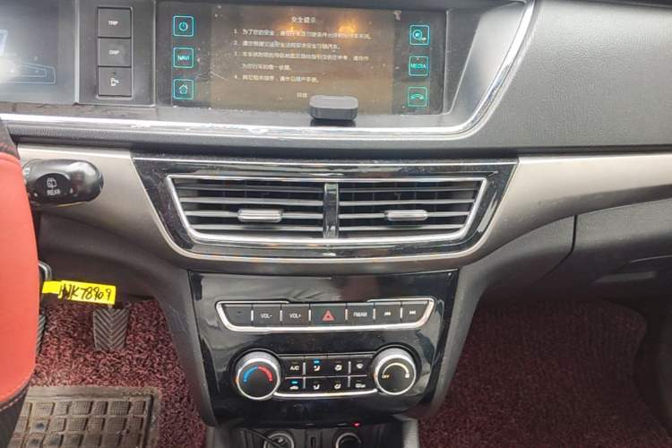 Used CHANGAN KAICHENG Oushang A600 2016 1.5L Manual Luxury 7-Seater Audio And AC Panel
