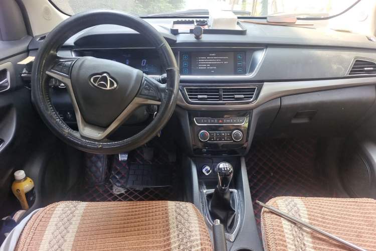 Used CHANGAN KAICHENG Oushang A600 2016 1.5L Manual Luxury 6-Seater Center Console