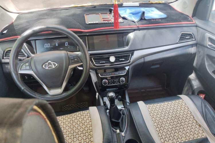 Used CHANGAN KAICHENG Oushang A600 2016 1.5L Manual Luxury 7-Seater Center Console