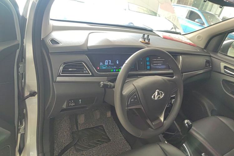 Used CHANGAN KAICHENG Oushang A600 2016 1.5L Manual Elite 7-Seater Center Console