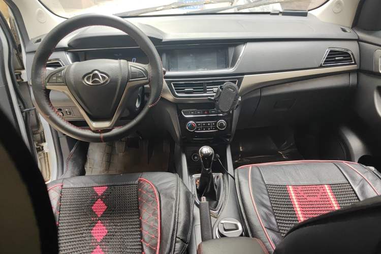 Used CHANGAN KAICHENG Oushang A600 2016 1.5L Manual Elite 7-Seater Center Console