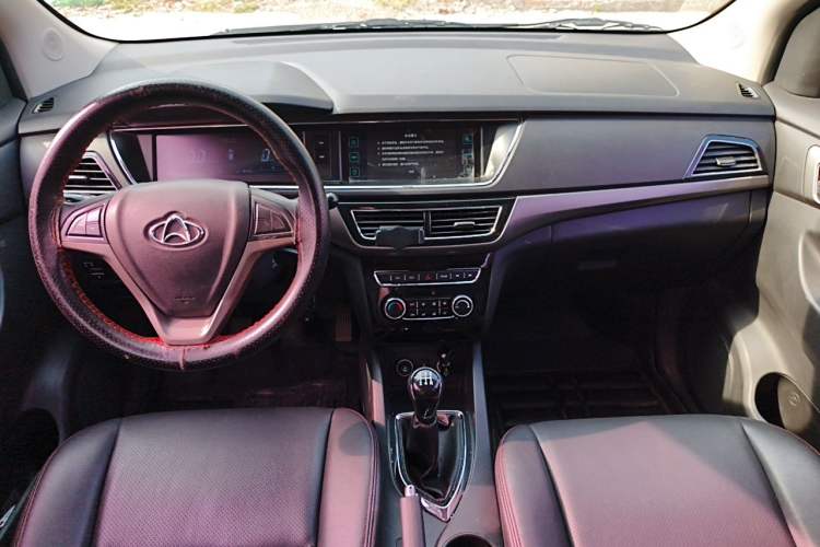 Used CHANGAN KAICHENG Oushang A600 2016 1.5L Manual Elite 7-Seater Center Console