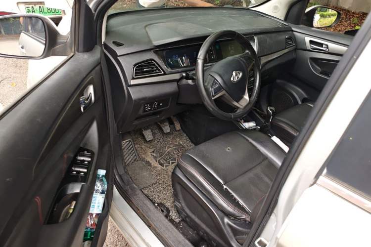 Used CHANGAN KAICHENG Oushang A600 2016 1.5L Manual Luxury 7-Seater Driver Seat