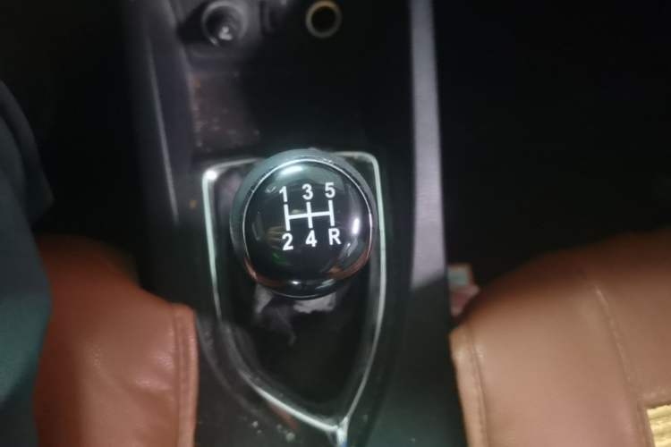 Used CHANGAN KAICHENG Oushang A600 2016 1.5L Manual Luxury 7-Seater Gear Lever