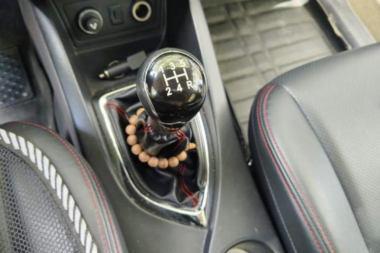 Used CHANGAN KAICHENG Oushang A600 2016 1.5L Manual Luxury 7-Seater Gear Lever
