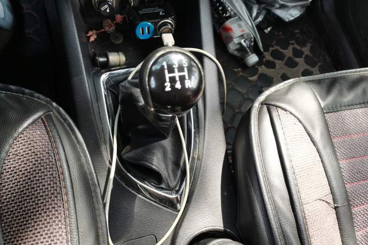 Used CHANGAN KAICHENG Oushang A600 2016 1.5L Manual Luxury 7-Seater Gear Lever
