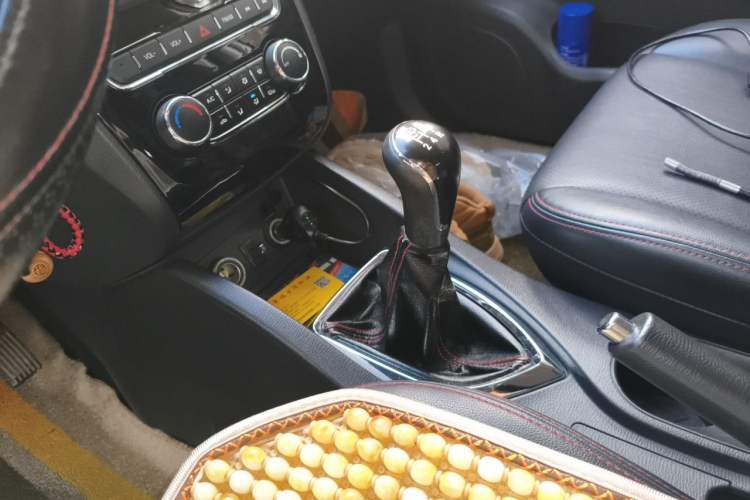 Used CHANGAN KAICHENG Oushang A600 2016 1.5L Manual Luxury 7-Seater Gear Lever