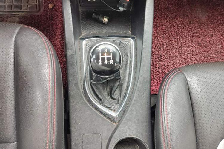 Used CHANGAN KAICHENG Oushang A600 2016 1.5L Manual Luxury 7-Seater Gear Lever