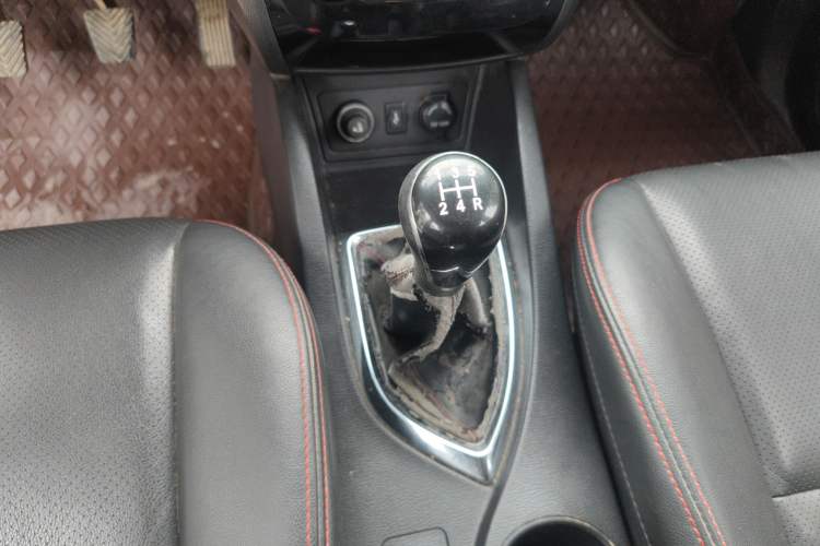 Used CHANGAN KAICHENG Oushang A600 2016 1.5L Manual Luxury 7-Seater Gear Lever