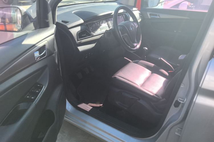 Used CHANGAN KAICHENG Oushang A600 2016 1.5L Manual Luxury 6-Seater Interior 2