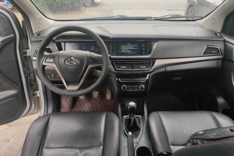 Used CHANGAN KAICHENG Oushang A600 2016 1.5L Manual Luxury 7-Seater Interior 2