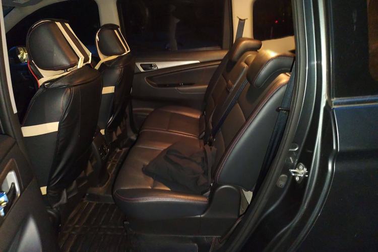 Used CHANGAN KAICHENG Oushang A600 2016 1.5L Manual Luxury 7-Seater Interior 4