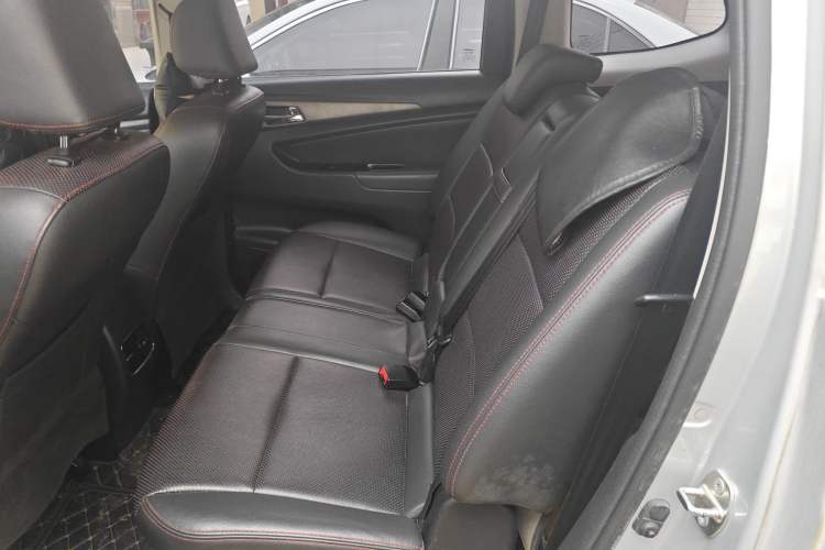 Used CHANGAN KAICHENG Oushang A600 2016 1.5L Manual Luxury 7-Seater Interior 4