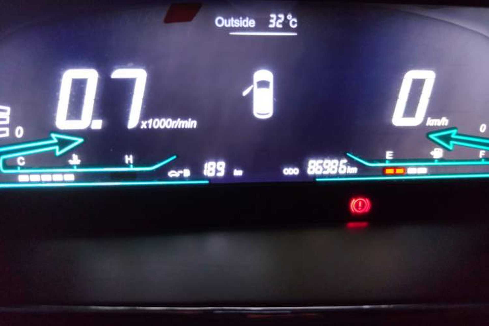 Used CHANGAN KAICHENG Oushang A600 2016 1.5L Manual Luxury 7-Seater Odometer Close Up