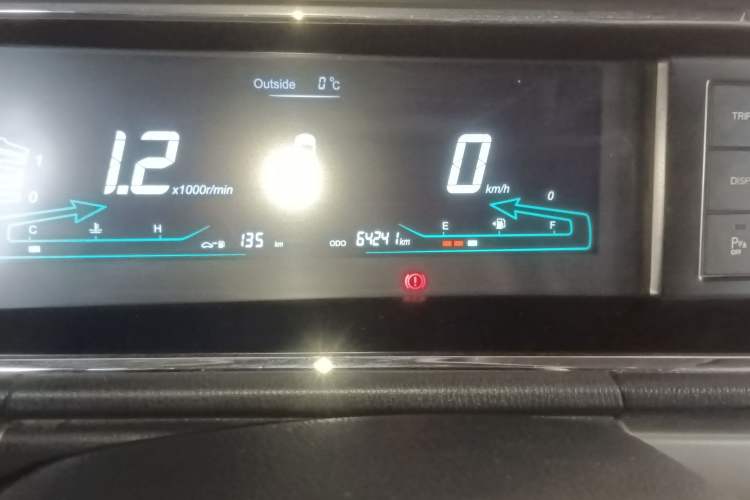 Used CHANGAN KAICHENG Oushang A600 2016 1.5L Manual Luxury 7-Seater Odometer Close Up