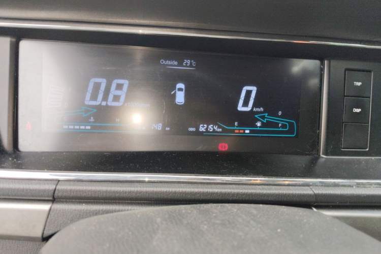 Used CHANGAN KAICHENG Oushang A600 2016 1.5L Manual Elite 7-Seater Odometer Close Up