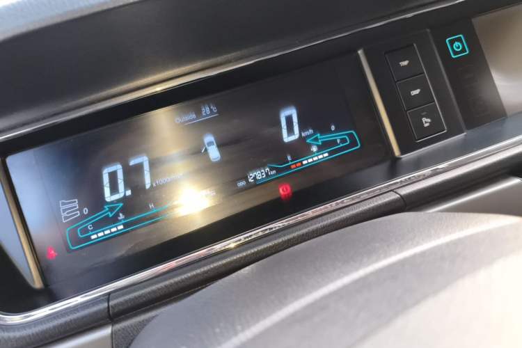 Used CHANGAN KAICHENG Oushang A600 2016 1.5L Manual Luxury 7-Seater Odometer Close Up