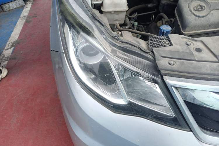 Used CHANGAN KAICHENG Oushang A600 2016 1.5L Manual Luxury 7-Seater Right Front Headlight