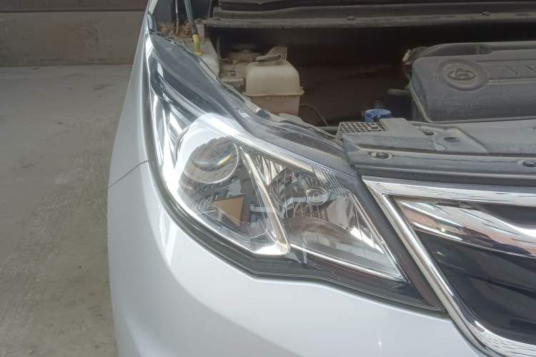 Used CHANGAN KAICHENG Oushang A600 2016 1.5L Manual Luxury 7-Seater Right Front Headlight