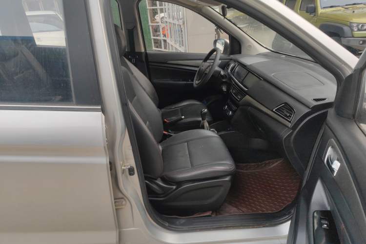 Used CHANGAN KAICHENG Oushang A600 2016 1.5L Manual Luxury 7-Seater Right Front Seat