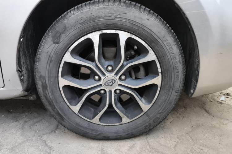 Used CHANGAN KAICHENG Oushang A600 2016 1.5L Manual Luxury 7-Seater Right Front Wheel Hub