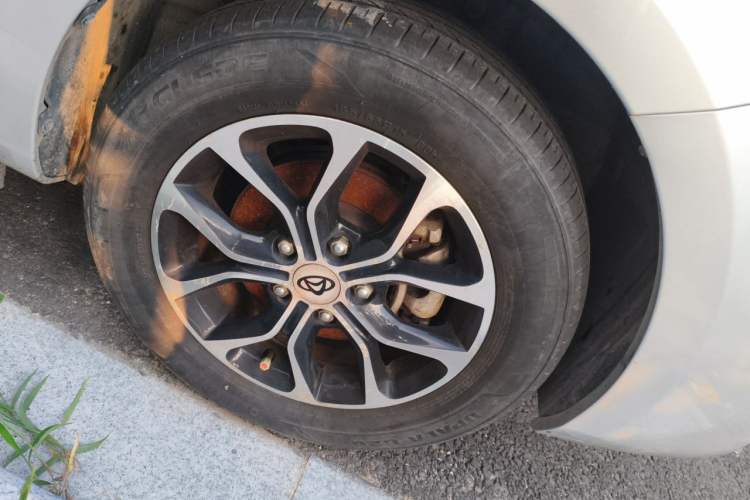 Used CHANGAN KAICHENG Oushang A600 2016 1.5L Manual Luxury 7-Seater Right Front Wheel Hub