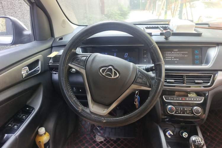 Used CHANGAN KAICHENG Oushang A600 2016 1.5L Manual Luxury 6-Seater Steering Wheel
