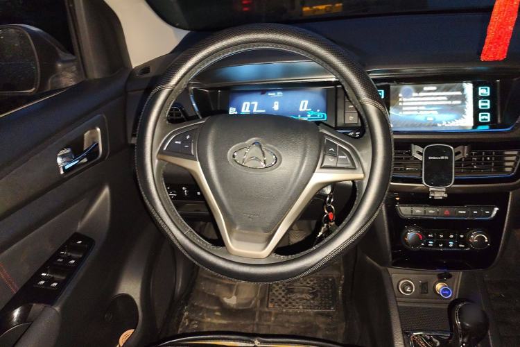 Used CHANGAN KAICHENG Oushang A600 2016 1.5L Manual Luxury 7-Seater Steering Wheel