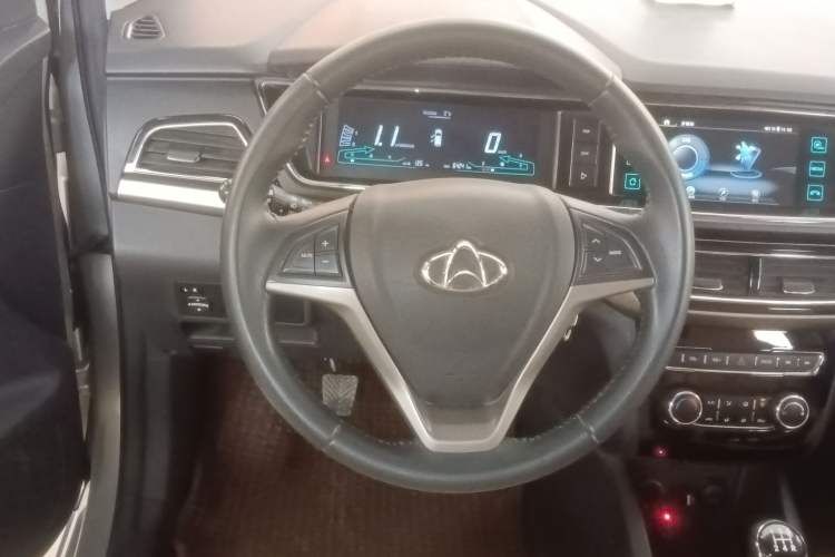Used CHANGAN KAICHENG Oushang A600 2016 1.5L Manual Luxury 7-Seater Steering Wheel