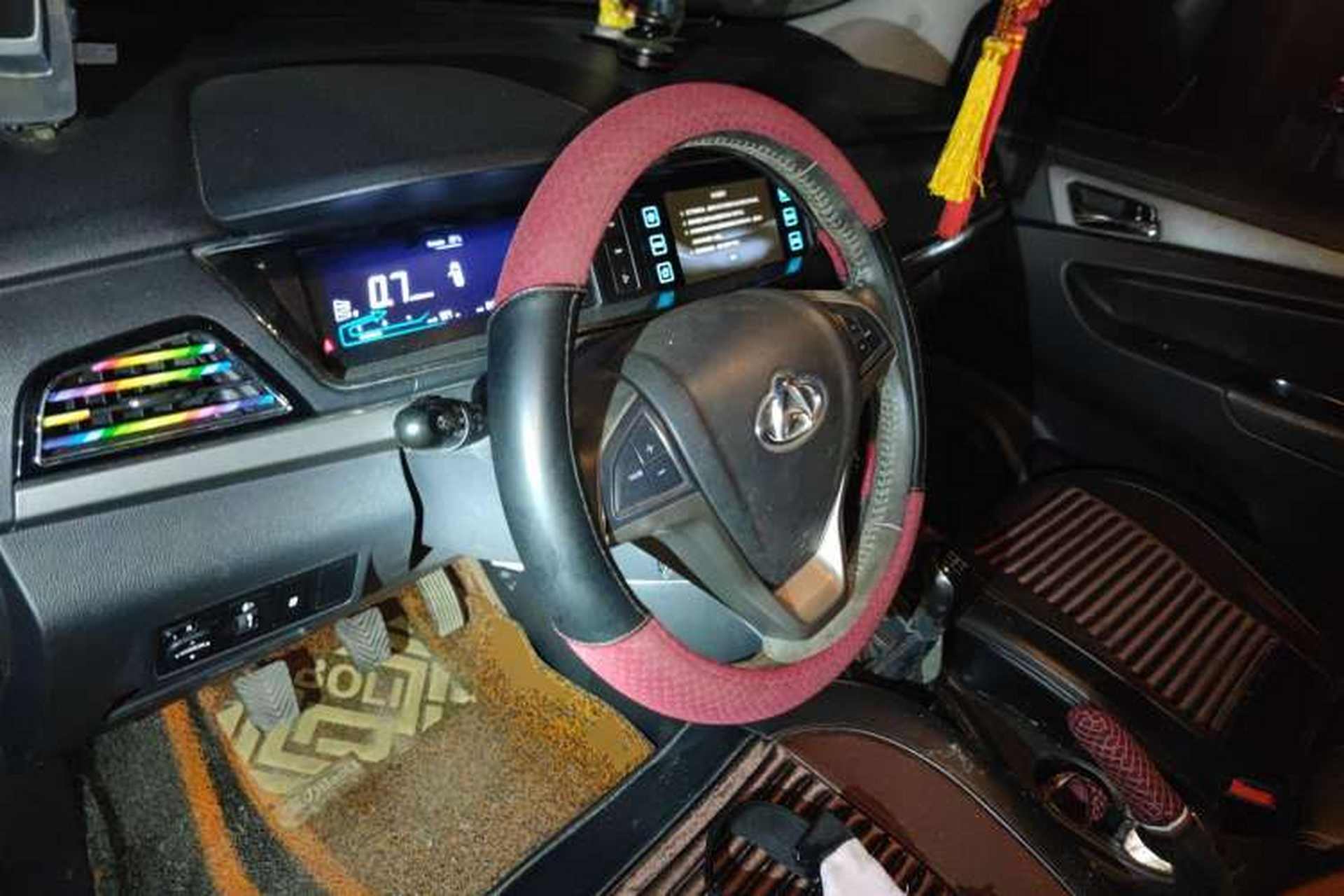 Used CHANGAN KAICHENG Oushang A600 2016 1.5L Manual Luxury 7-Seater Steering Wheel