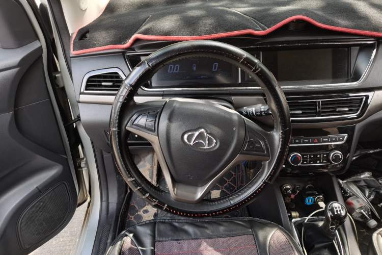 Used CHANGAN KAICHENG Oushang A600 2016 1.5L Manual Luxury 7-Seater Steering Wheel