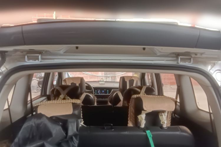 Used CHANGAN KAICHENG Oushang A600 2016 1.5L Manual Luxury 7-Seater Trunk