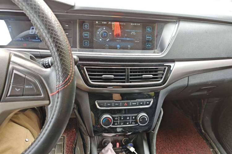 Used CHANGAN KAICHENG Oushang A600 2016 1.5L Manual Luxury 7-Seater Audio And AC Panel