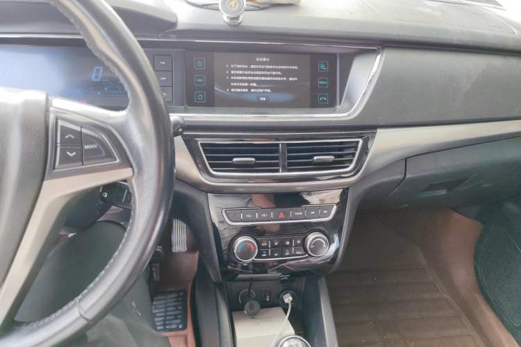 Used CHANGAN KAICHENG Oushang A600 2016 1.5L Manual Luxury 7-Seater Audio And AC Panel