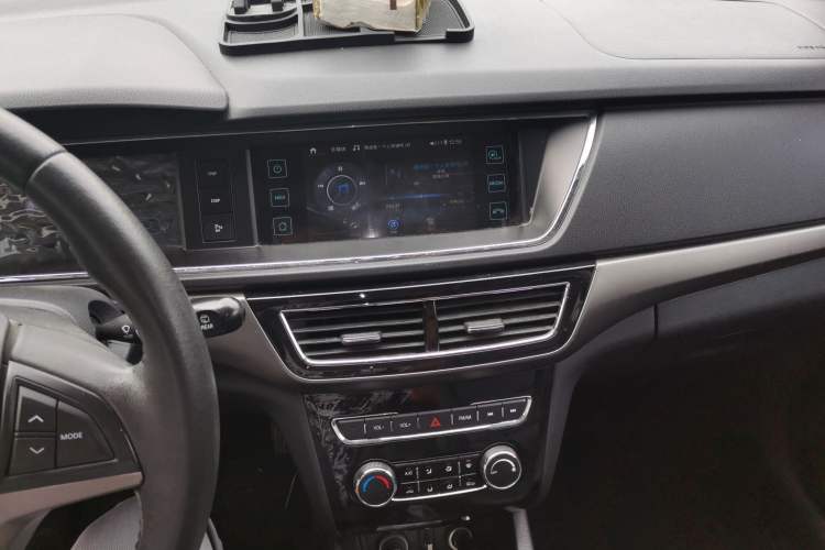 Used CHANGAN KAICHENG Oushang A600 2016 1.5L Manual Luxury 7-Seater Audio And AC Panel