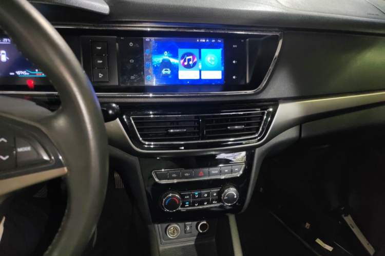 Used CHANGAN KAICHENG Oushang A600 2016 1.5L Manual Luxury 7-Seater Audio And AC Panel