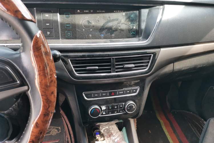 Used CHANGAN KAICHENG Oushang A600 2016 1.5L Manual Luxury 7-Seater Audio And AC Panel