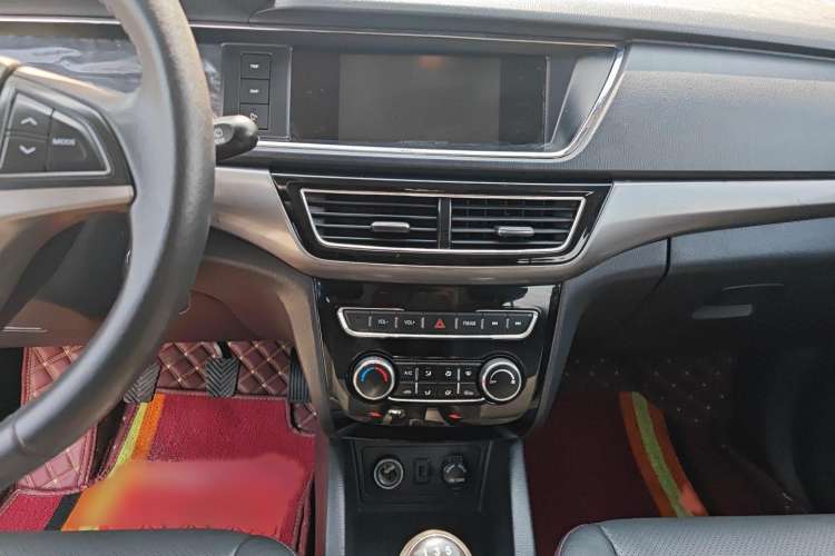 Used CHANGAN KAICHENG Oushang A600 2016 1.5L Manual Luxury 7-Seater Audio And AC Panel