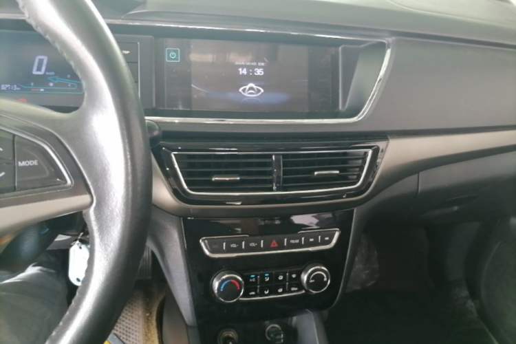Used CHANGAN KAICHENG Oushang A600 2016 1.5L Manual Luxury 7-Seater Audio And AC Panel