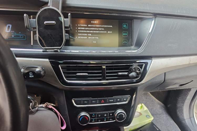 Used CHANGAN KAICHENG Oushang A600 2016 1.5L Manual Luxury 7-Seater Audio And AC Panel