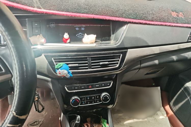 Used CHANGAN KAICHENG Oushang A600 2016 1.5L Manual Luxury 7-Seater Audio And AC Panel