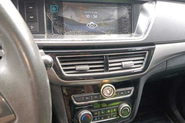 Used CHANGAN KAICHENG Oushang A600 2016 1.5L Manual Luxury 7-Seater Audio And AC Panel