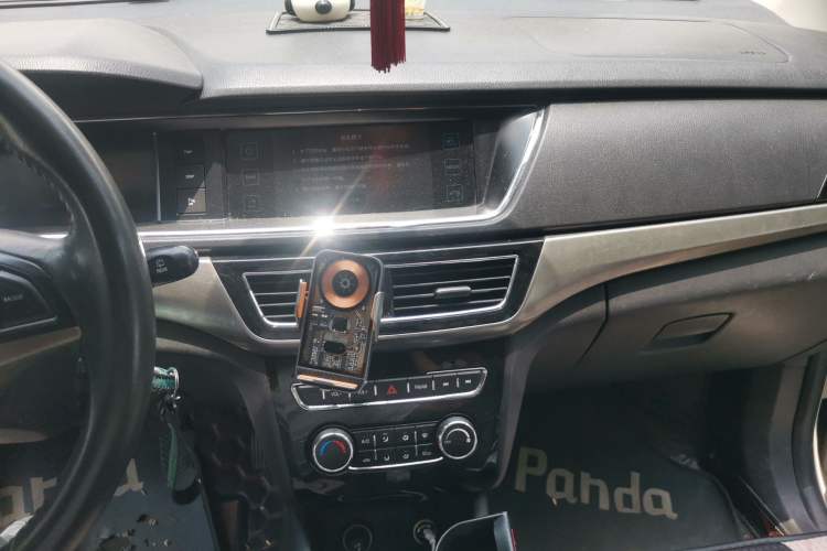 Used CHANGAN KAICHENG Oushang A600 2016 1.5L Manual Luxury 7-Seater Audio And AC Panel