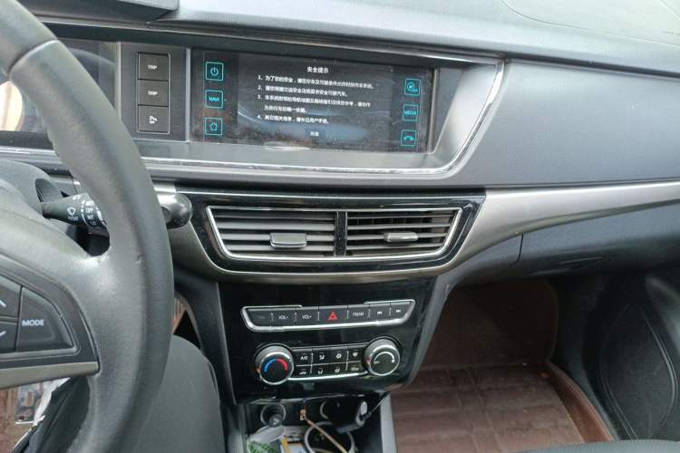 Used CHANGAN KAICHENG Oushang A600 2016 1.5L Manual Luxury 7-Seater Audio And AC Panel