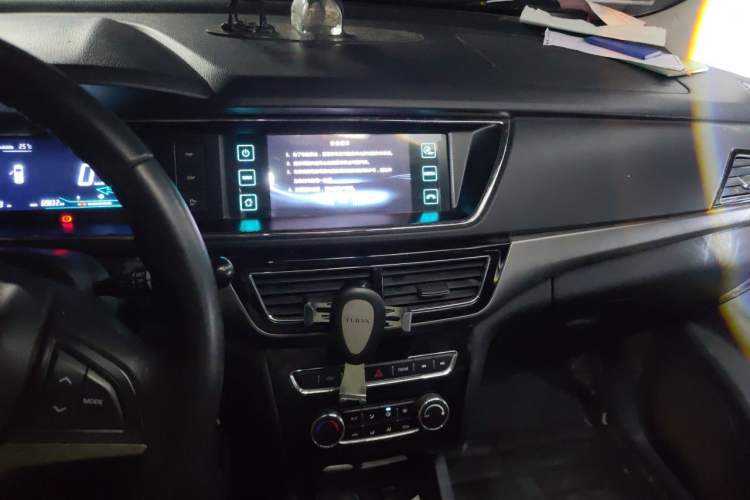 Used CHANGAN KAICHENG Oushang A600 2016 1.5L Manual Luxury 7-Seater Audio And AC Panel