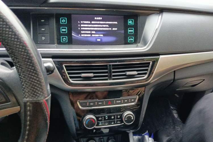Used CHANGAN KAICHENG Oushang A600 2016 1.5L Manual Luxury 7-Seater Audio And AC Panel