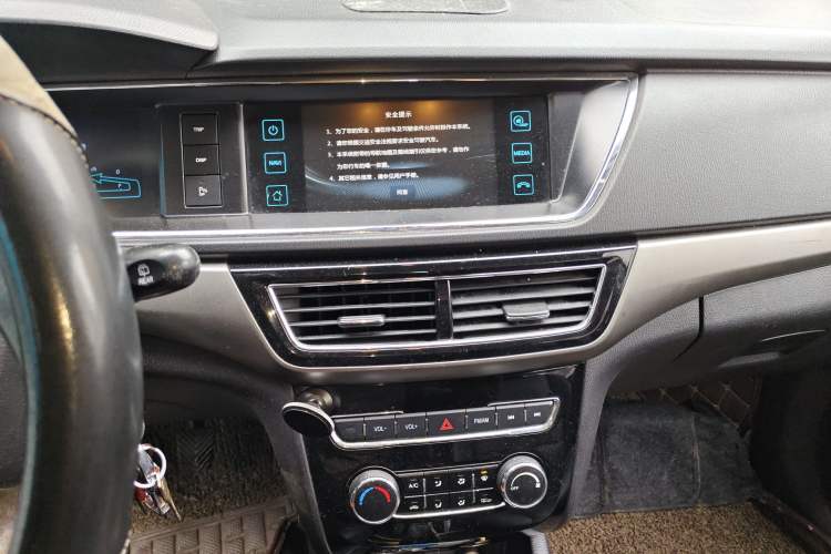 Used CHANGAN KAICHENG Oushang A600 2016 1.5L Manual Luxury 7-Seater Audio And AC Panel