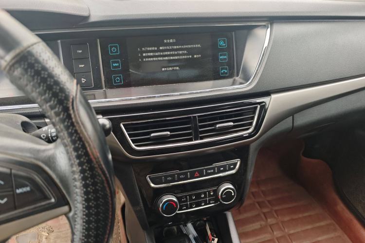 Used CHANGAN KAICHENG Oushang A600 2016 1.5L Manual Luxury 7-Seater Audio And AC Panel