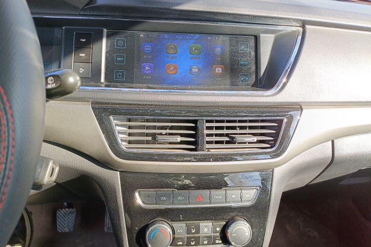 Used CHANGAN KAICHENG Oushang A600 2016 1.5L Manual Luxury 7-Seater Audio And AC Panel